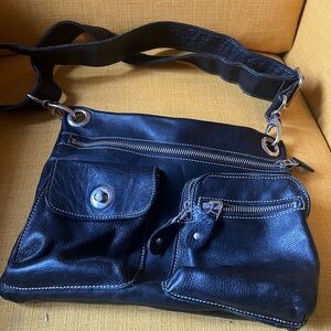Vintage Roots Crossbody bag in Black